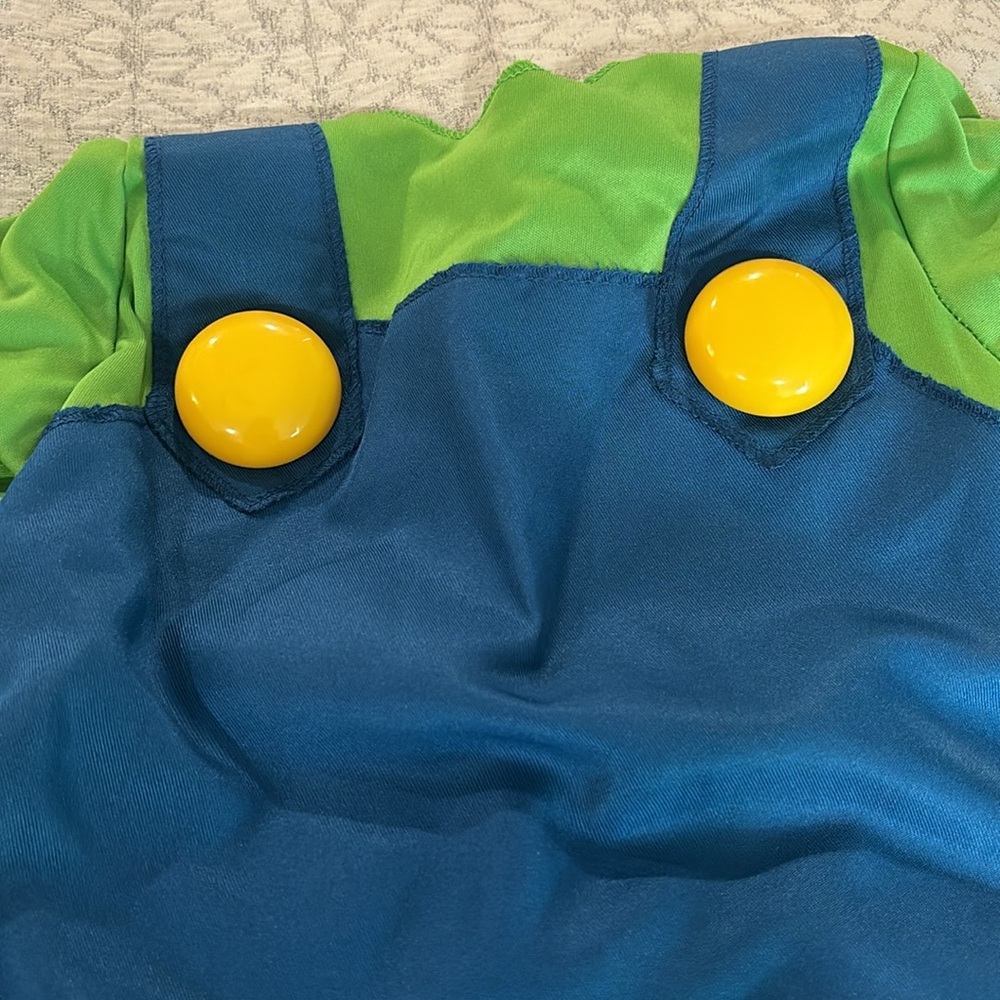Super Mario Brothers Luigi Costume - size 7/8. Worn once in great condition. - Picture 3 of 8